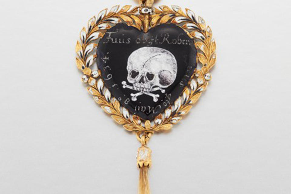Memento mori pendant