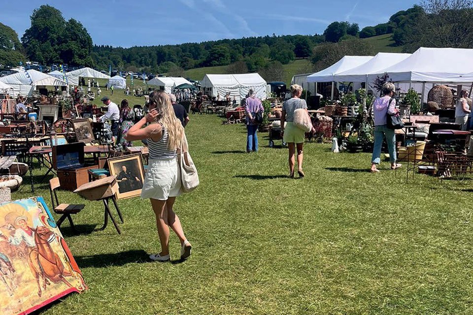 Visitors at the Décor fair.