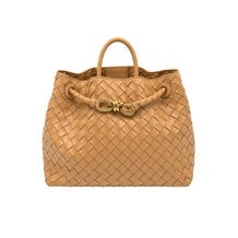 Lambskin The Chain Pouch Medium