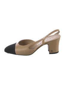 Interlocking CC Logo Leather Slingback Pumps