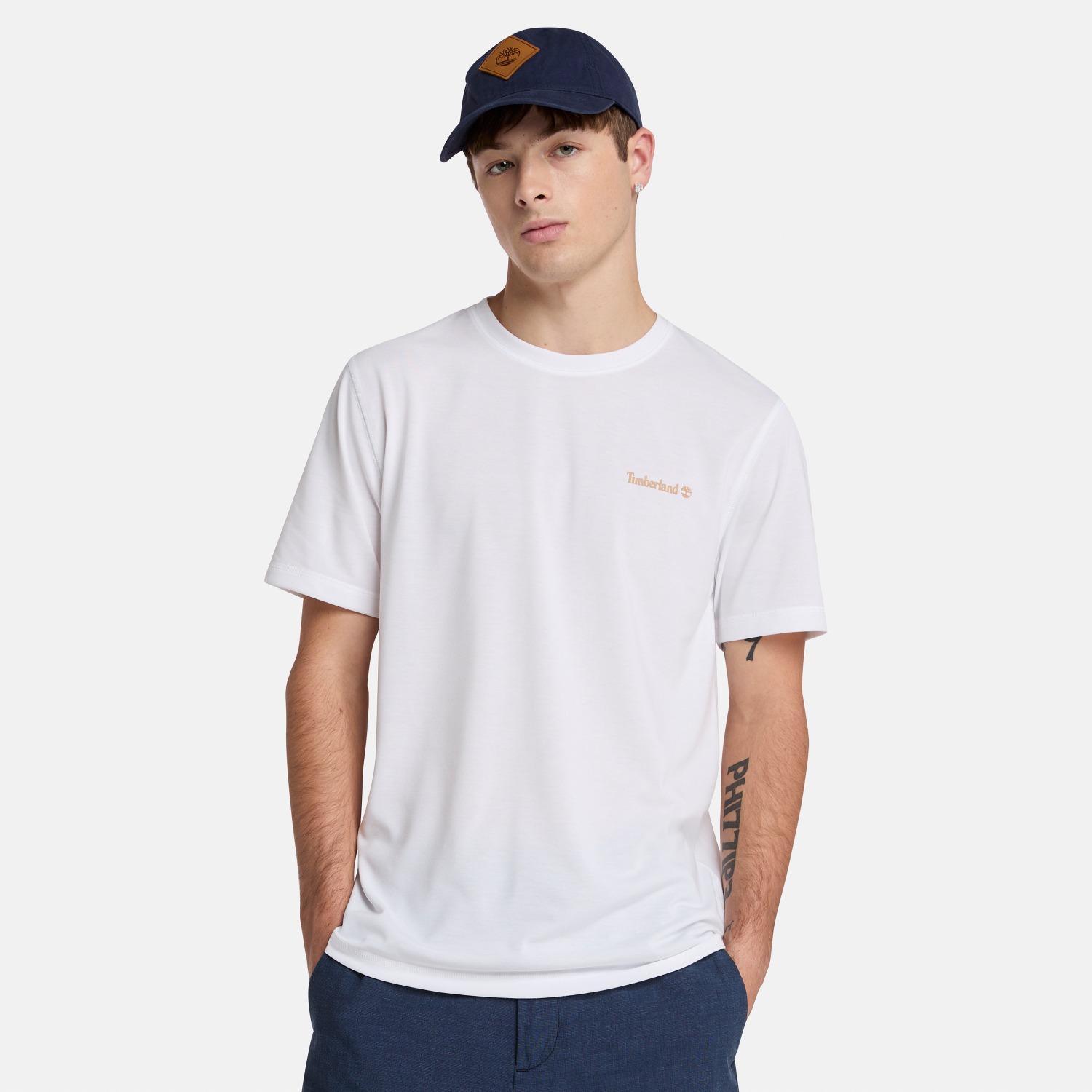 טי שירט עם שרוולים קצרים והדפס לוגו