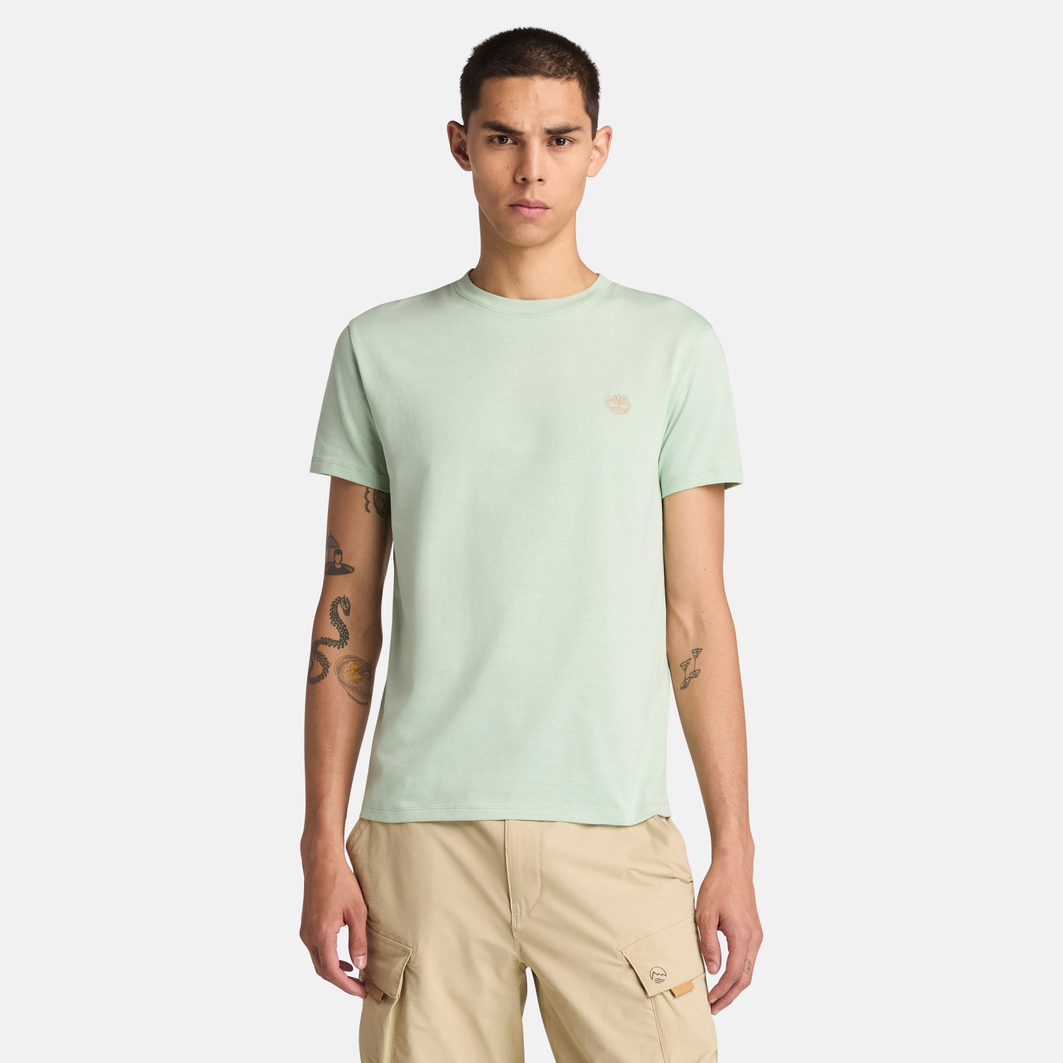 טי שירט ג’רסי מפתח עגול עם לוגו רקום