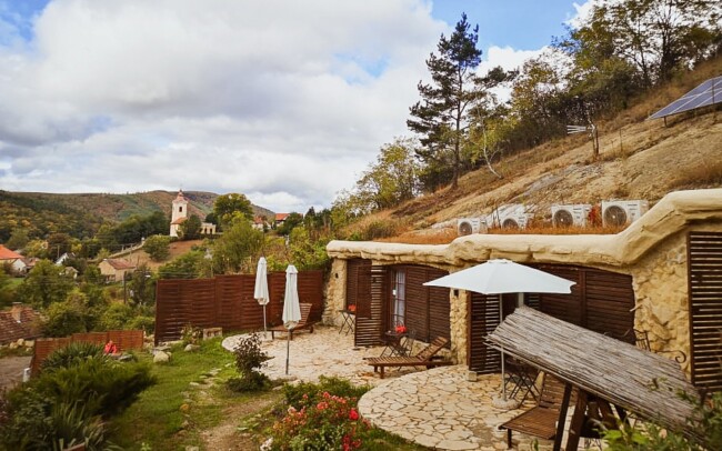 Maďarsko v jeskynním pokoji + wellness