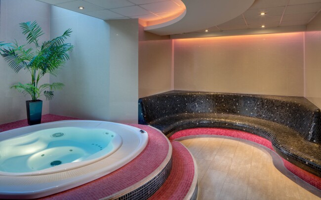 Brno se střešním wellness a bowlingem