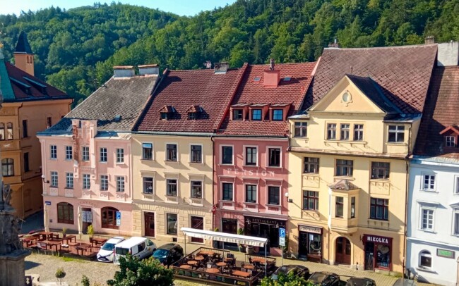 Pobyt u hradu Loket s drinkem a kávou