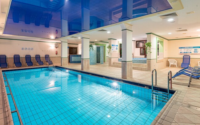 Šoproň s polopenzí, wellness a bazénem