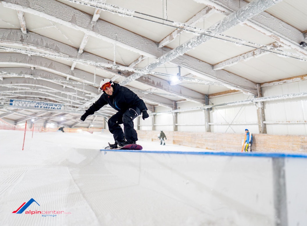 Hele dag skiën of snowboarden bij Alpincenter + onbeperkt buffet + drankjes