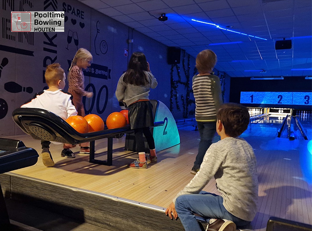 1 uur bowlen bij Pooltime Bowling Houten