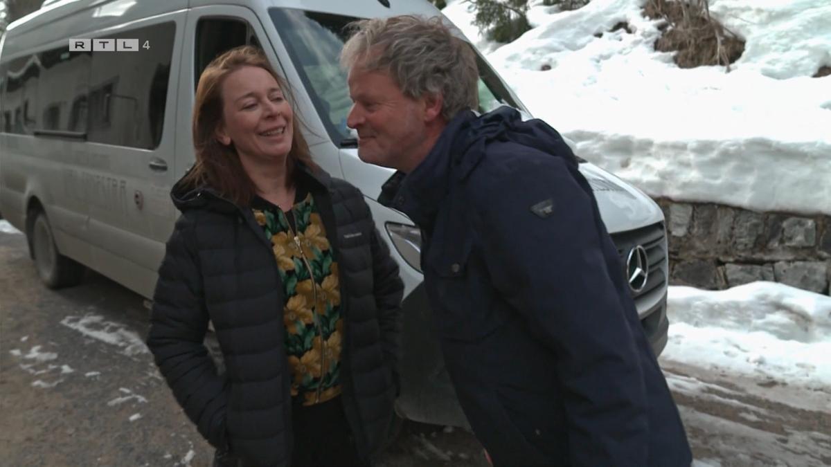 Winter Vol Liefde-kijkers verbijsterd door ‘meest awkward afscheid ooit’ tussen Adrienne en Robert