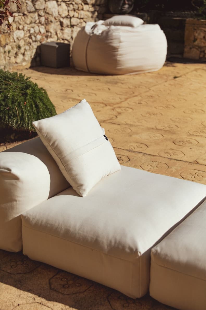 an image of a detailed view of vetsak outdoor sofa set