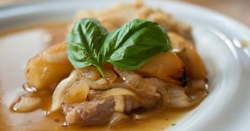 Ragoût de Porc Sauce aux Pommes