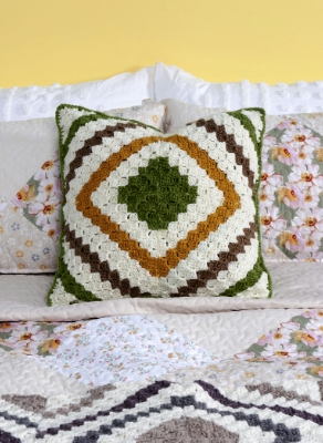Crochet Quilt Pillow- Free Pattern
