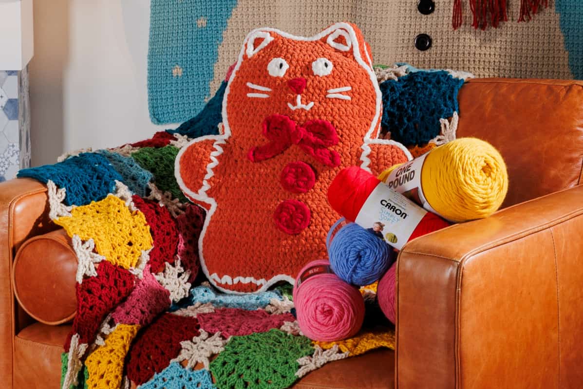 Bernat Crochet Gingercat Pillow Pattern