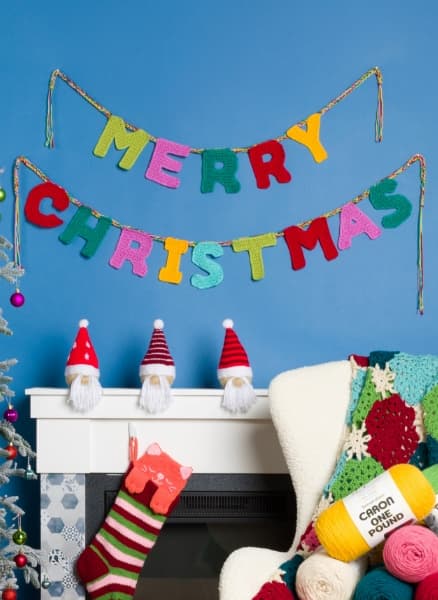 Caron Crochet Merry Christmas Garland Pattern