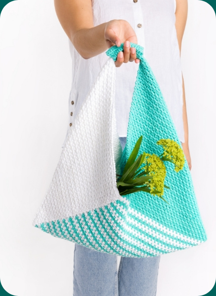 Free Lily Crochet Totally Triangular Tote Pattern