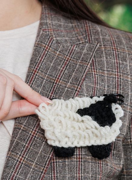 Free Crochet Sheep Baadge Pattern