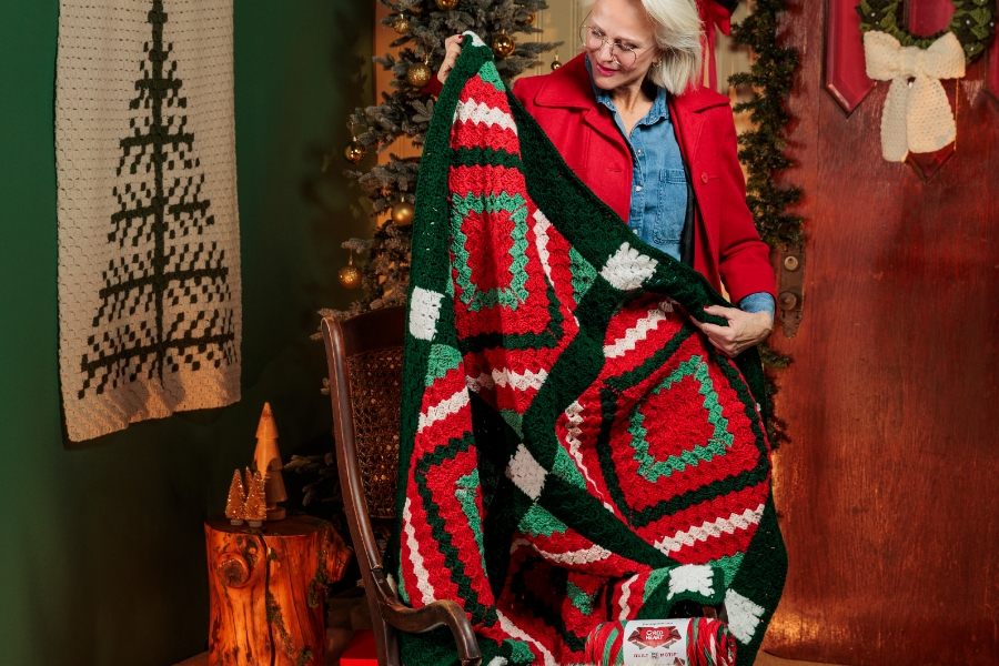 Free Crochet Quilted Classic Christmas Blanket Pattern
