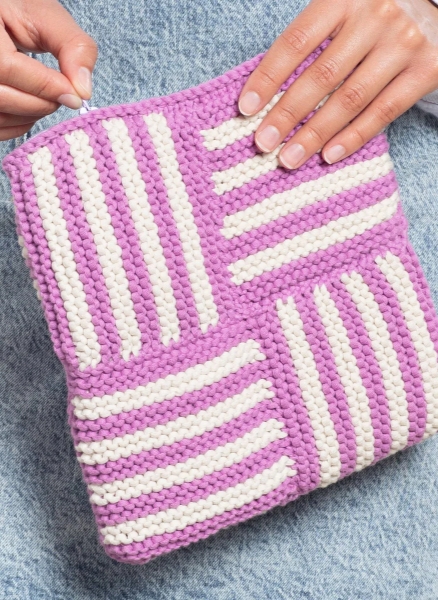 Free Knit Take a Turn Zippered Pouch Pattern
