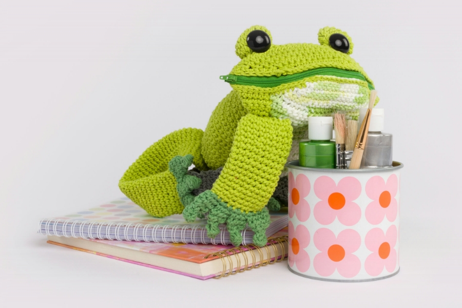 Free Crochet Frog Backpack Pattern