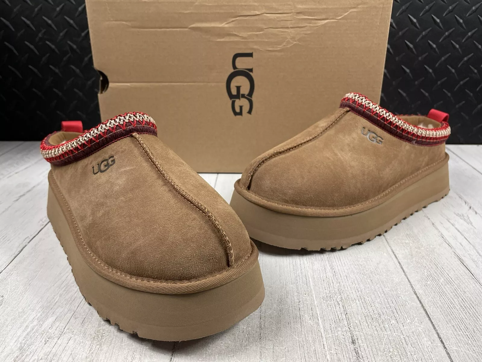 New UGG Women’s Tazz Suede Platform Slippers Chestnut 10W 1122553 -