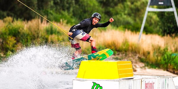 Adrenalínový WAKEBOARDING aj s vybavením na Liptove!