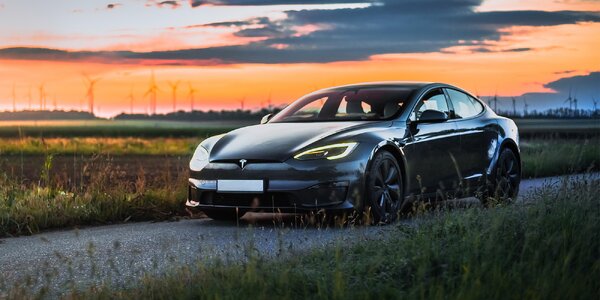 Zážitková jazda na vozidle TESLA MODEL S PLAID: 30 alebo 60 minút