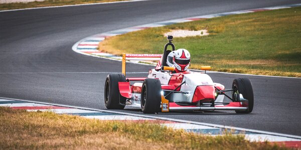 Jazda na jedinečnej dvojmiestnej formule RENAULT 2.0 na okruhu Slovakia Ring