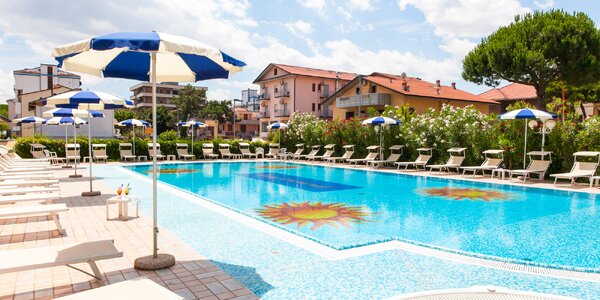 Cervia: 4* hotel 60 m od piesočnatej pláže, raňajky aj vírivka