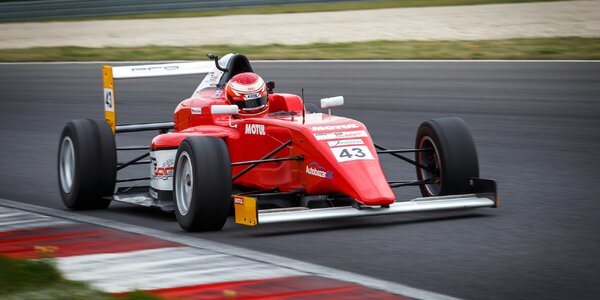 Jazda na Formule 4 na okruhu Slovakia Ring