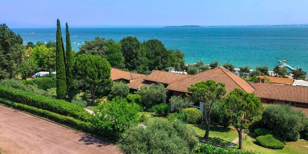 Hotel priamo pri Lago di Garda s bazénom a polpenziou