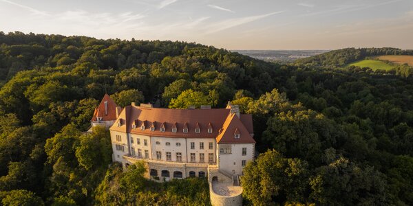 Úchvatný zámok v 5* štandarde: panoramatický výhľad na Krakov, raňajky aj polpenzia