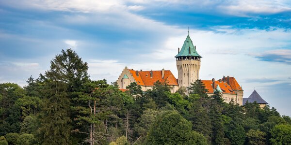 Romantický víkendový pobyt na Smolenickom zámku s prehliadkou a zákuskom