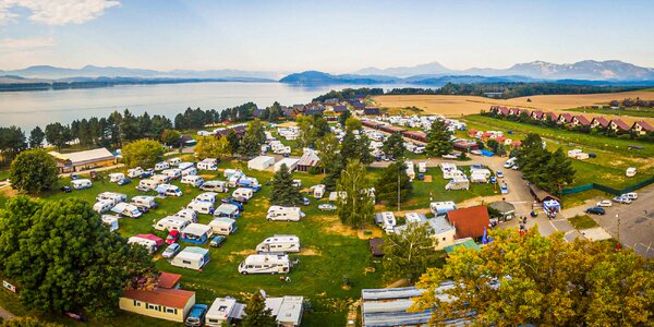 Dovolenka v stane, glampe alebo v karavane na Liptovskej Mare