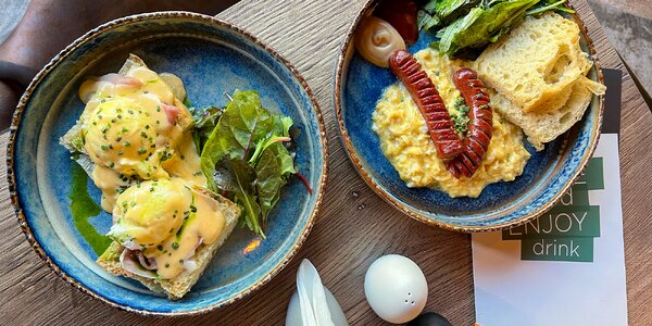 Raňajky s voňavou kávou alebo otvorené vouchery