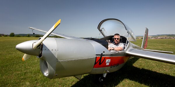Vzneste sa do oblakov a pilotujte lietadlo LET L-13 SE VIVAT