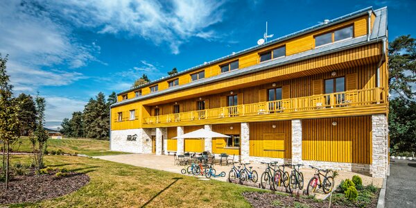 Pobyt pri Bezděze: polpenzia aj vstup do bazéna a kina