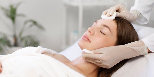 Ultrazvukové čistenie pleti, mikrodermabrázia, microneedling a i.