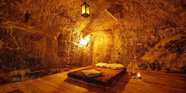 Spanie v zariadenej jaskyni pod Českým Švajčiarskom