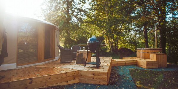 Moderná jurta so súkromnou saunou a raňajkami