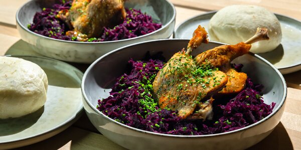 Kačacie stehno s prílohami pre 2 osoby