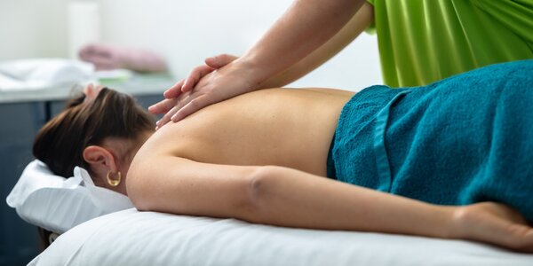 Masáže: Chrbát a šija, celé telo alebo kombinovaná s lymfodrenážou