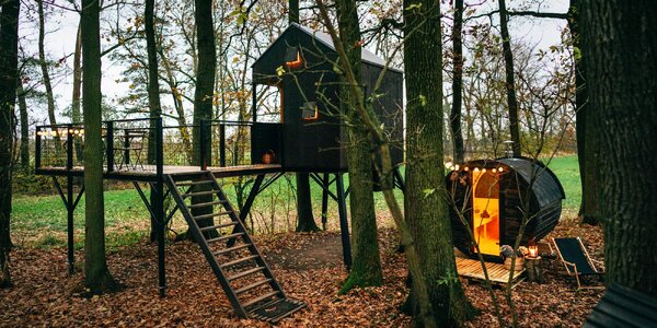 Kúzelný treehouse aj sudová sauna až pre 4 osoby