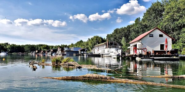 Zážitkový pobyt v hausbóte neďaleko Bratislavy