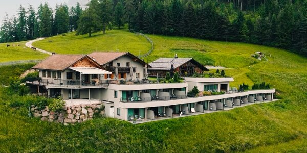 Dolomity: moderný hotel v prírodnom parku, raňajky, wellness