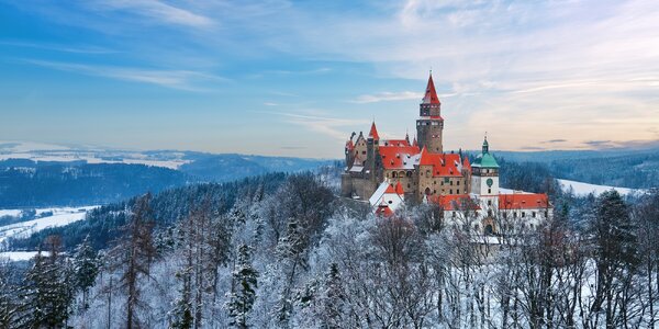 Rozprávkový hrad Bouzov a adventný Olomouc