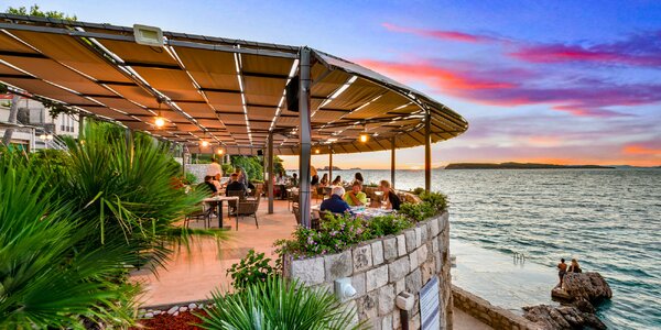 Dubrovník: hotel pri pláži s polpenziou