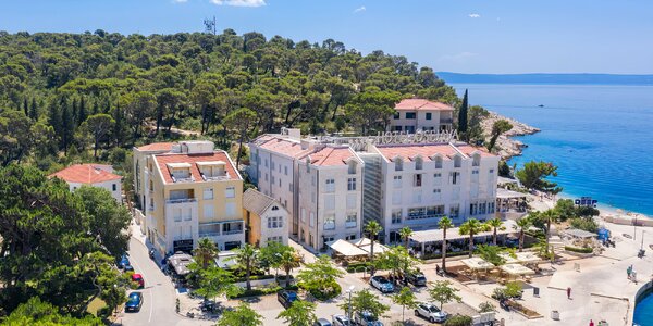 Krásny hotel v Makarskej: pri pláži a s bazénom