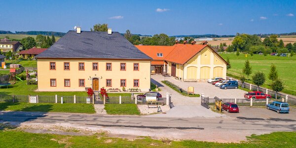 Dubenec: pobyt na bývalej fare s raňajkami a vírivkou