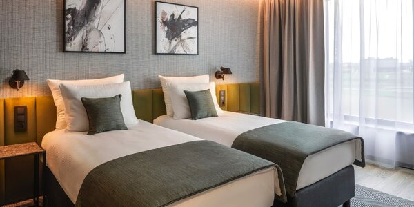 Moderný hotel vo Vroclave s jedlom a saunou