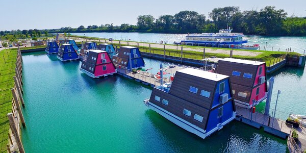 Bungalov alebo hausbót v Lignane aj s jedlom